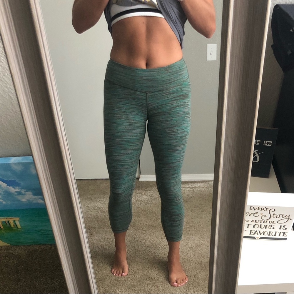 🌟 Lululemon green striped wunder under leggings